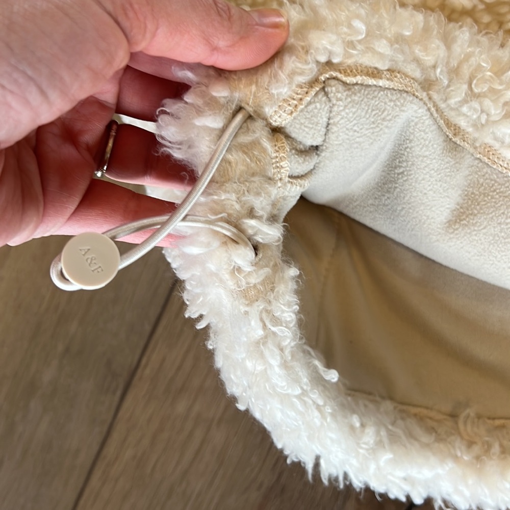 Abercrombie vest - Picture 6 of 7